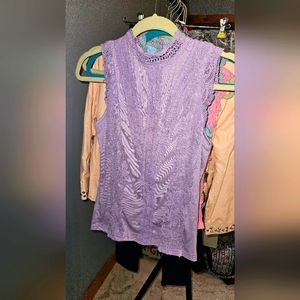 Contrast Lace Tank Top w/ Keyhole Back